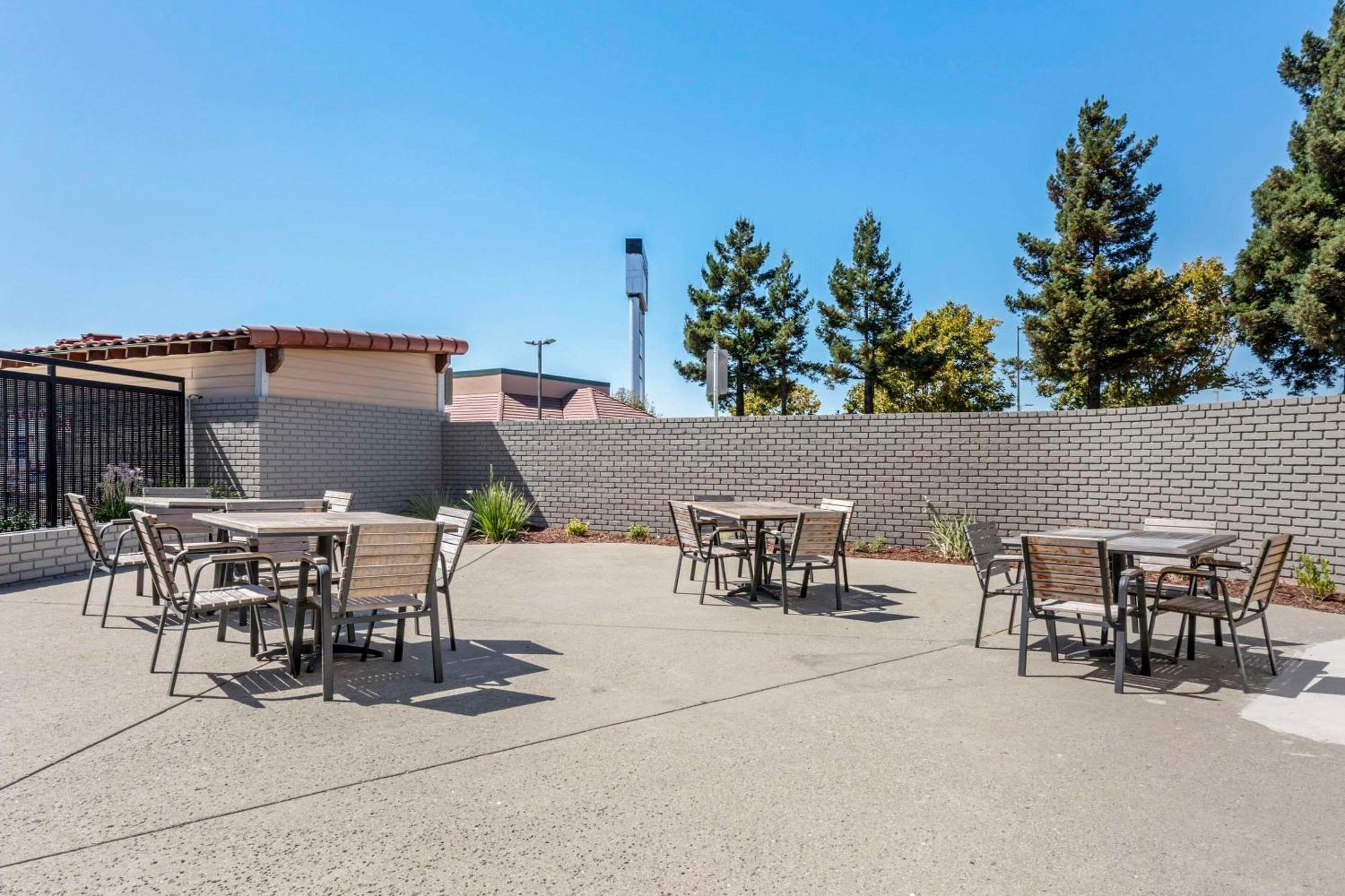 Country Inn & Suites By Radisson, Vallejo Napa Valley, Ca Екстериор снимка